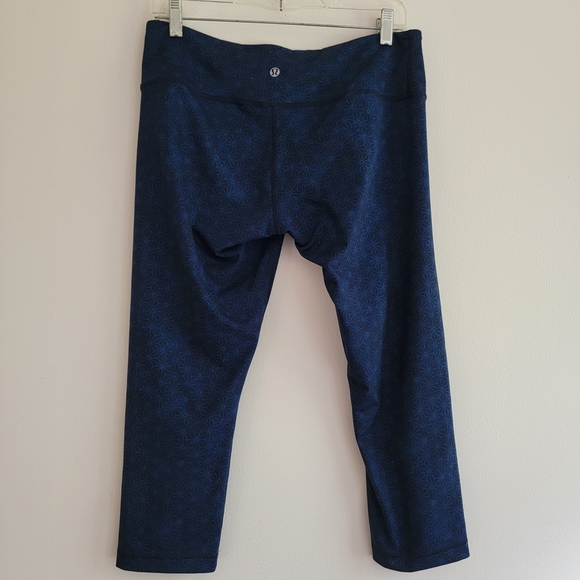 lululemon athletica Pants - Lululemon Blue Capris Lululemon Wunder Under Scatter Starburst Cropped 10